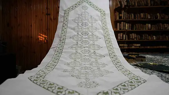 Çocukları için memurluğu bıraktı, kursta tanıştığı sanatla şimdi kadınlara umut oluyor