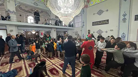 Çocukların camiye alışmasını sağlamak için çeşitli etkinlikler düzenlendi