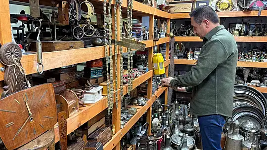 Çocukluk merakı 30 bin parçalık antika koleksiyonuna dönüştü