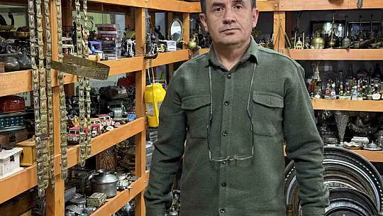 Çocukluk merakı 30 bin parçalık antika koleksiyonuna dönüştü
