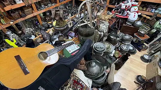 Çocukluk merakı 30 bin parçalık antika koleksiyonuna dönüştü