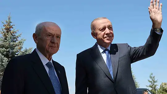 Cumhurbaşkanı Recep Tayyip Erdoğan, MHP Genel Başkanı Devlet Bahçeli'yi konutunda ziyaret ediyor.