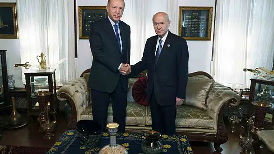 Cumhurbaşkanı Recep Tayyip Erdoğan, MHP Genel Başkanı Devlet Bahçeli'yi konutunda ziyaret ediyor.