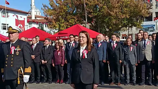 Cumhuriyet coşkusu kanolarla Bartın Irmağı'na taşındı