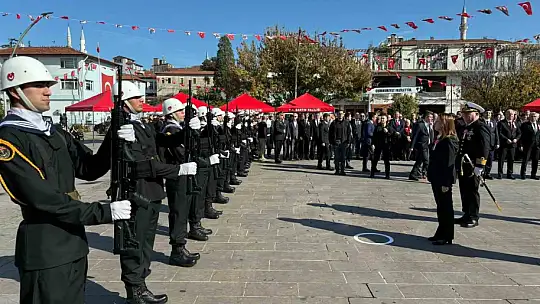 Cumhuriyet coşkusu kanolarla Bartın Irmağı'na taşındı