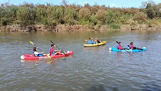 Cumhuriyet coşkusu kanolarla Bartın Irmağı'na taşındı