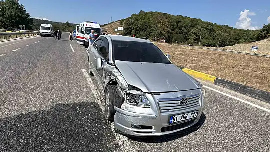 D-100'de iki otomobil kafa kafaya çarpıştı