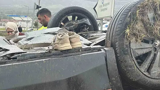 D100'da refüje çarpan cip takla attı:  4 yaralı