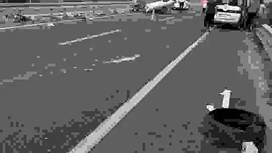 D100'de 3 araçlı trafik kazası: 1 ağır yaralı