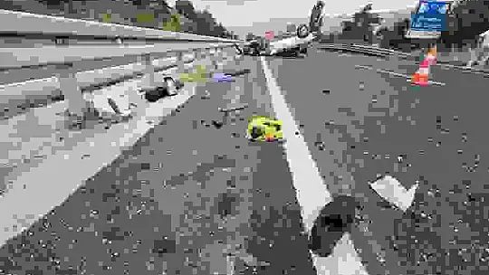 D100'de 3 araçlı trafik kazası: 1 ağır yaralı