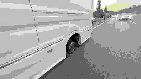 D100'de 3 araçlı trafik kazası: 1 ağır yaralı