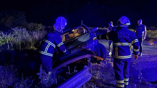 D100'de otomobil refüje çarptı: 2 yaralı