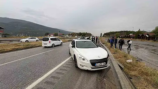D100'de sağanak yağış çok sayıda kazaya sebep oldu