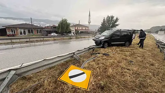 D100'de sağanak yağış çok sayıda kazaya sebep oldu