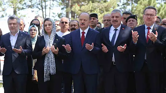 Demokrasi Ve Milli Birlik Günü'nde şehitler dualarla anıldı