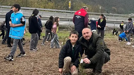 Deprem şehitleri anısına 350 fidan dikildi