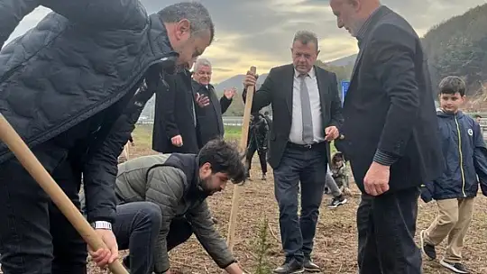 Deprem şehitleri anısına 350 fidan dikildi