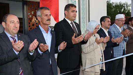Depremde ağır hasar gören caminin yerine yenisi yapıldı