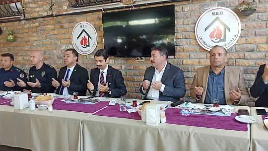Devrek'te düzenlenen kahvaltıda muhtarlar bir araya geldi
