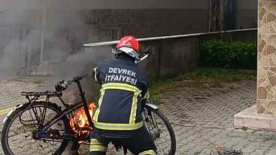 Devrek'te garaja park edilen elektrikli bisiklet yandı
