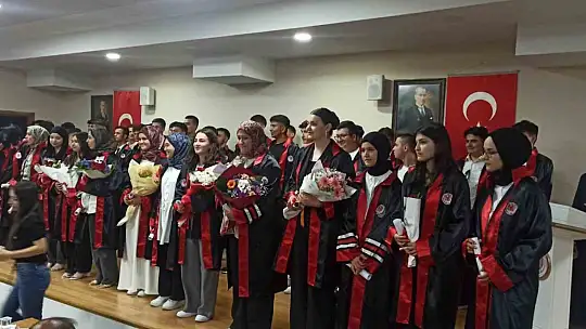 Devrek'te İmam Hatiplilerden mezuniyet sevinci