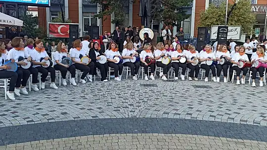 Devrek'te kadınların darbuka şovu