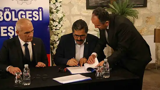 Devrekani Tarıma Dayalı İhtisas Besi Organize Sanayi Bölgesi için yatırımcılarla parsel tahsis sözleşmesi imzalandı