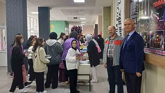 Devrekli öğrencilerden Filistin için hayır çarşısı