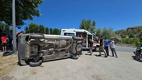 Devrilen otomobildeki 1 kişi yaralandı