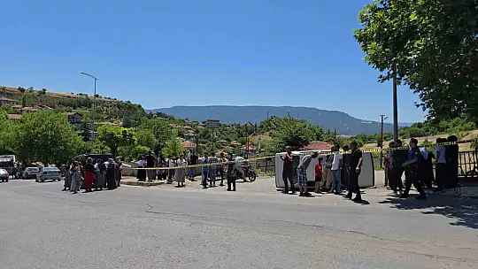 Devrilen otomobildeki 1 kişi yaralandı