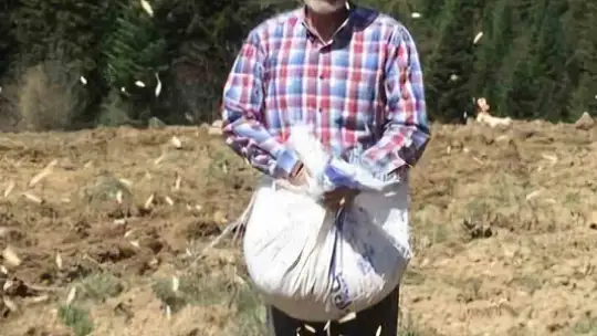 Devrilen traktörün altında kalan sürücü yaşam mücadelesini kaybetti