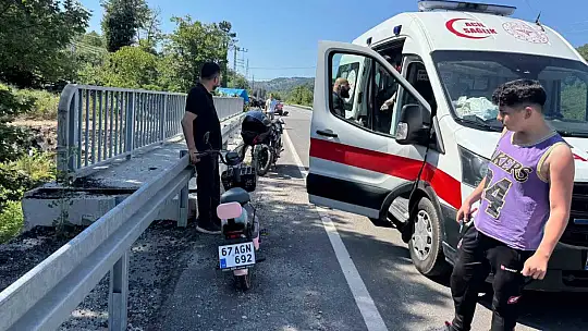 Direksiyon hâkimiyetini kaybeden motosiklet sürücüsü bariyere çarptı: 1 yaralı