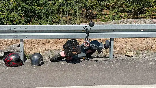 Direksiyon hâkimiyetini kaybeden motosiklet sürücüsü bariyere çarptı: 1 yaralı