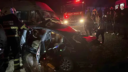 Diyarbakır'daki kazada ölen 4 kişinin cenazesi Adli Tıp Kurumu'na kaldırıldı