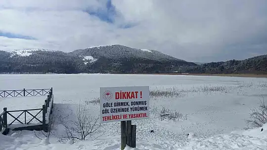 Doğa harikası Abant Gölü buz tuttu