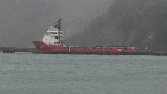 Gemiler Amasra Limanı'na sığındı