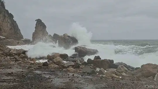 Gemiler Amasra Limanı'na sığındı