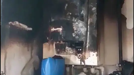 Doğalgaz kombisi yangın çıkardı: 3 kişi dumandan etkilendi