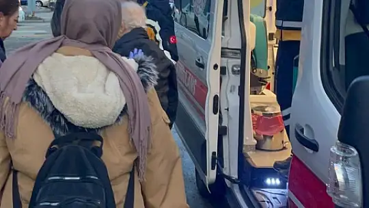 Doğalgaz kombisi yangın çıkardı: 3 kişi dumandan etkilendi