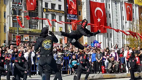 Dövüş sanatlarındaki hünerlerini sergileyen jandarma komandolar nefes kesti