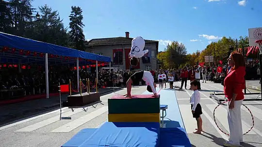 Dövüş sanatlarındaki hünerlerini sergileyen jandarma komandolar nefes kesti