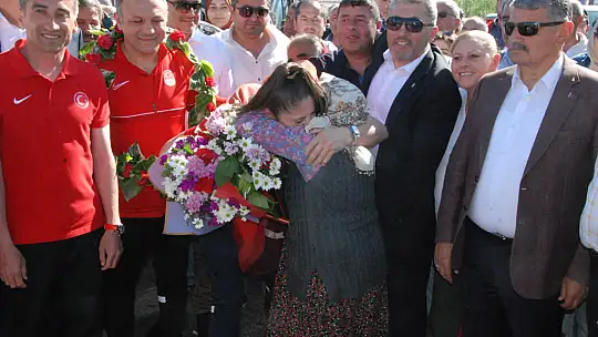 Dünya şampiyonuna coşkulu karşılama