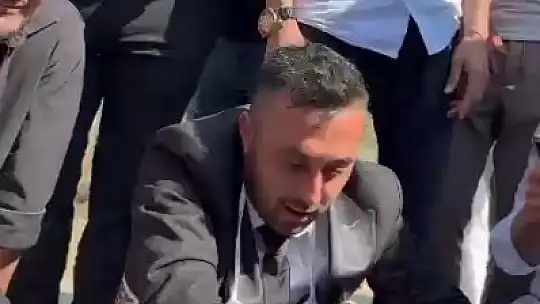 Düğün konvoyunda damada hamur yoğurttular