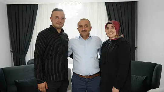 Düğünde gelin ve damada ilginç takı: Buzağı hediye ettiler
