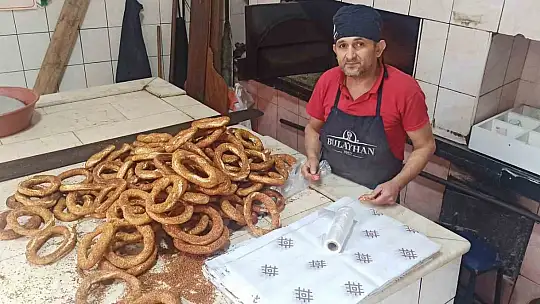 Dükkanında düşürülen altının sahibini arıyor
