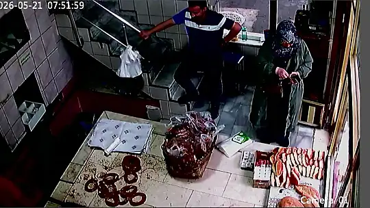 Dükkanında düşürülen altının sahibini arıyor