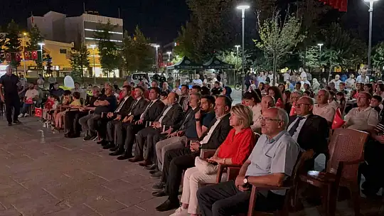 Duygu yüklü film açık havada izlendi