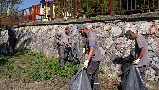 Düzce Belediyesi'nin 'Temiz Şehir Düzce' kampanyası hız kesmeden devam ediyor