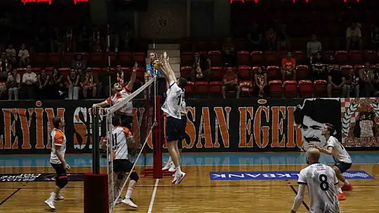 Düzce Belediyesi Spor Akademisi Voleybol Takımı deplasmandan mağlup döndü