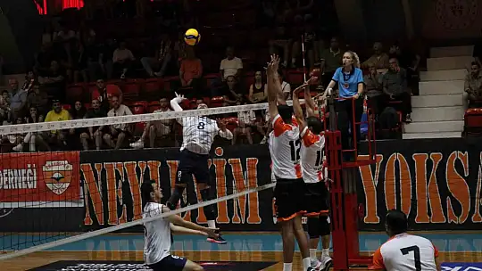 Düzce Belediyesi Spor Akademisi Voleybol Takımı deplasmandan mağlup döndü